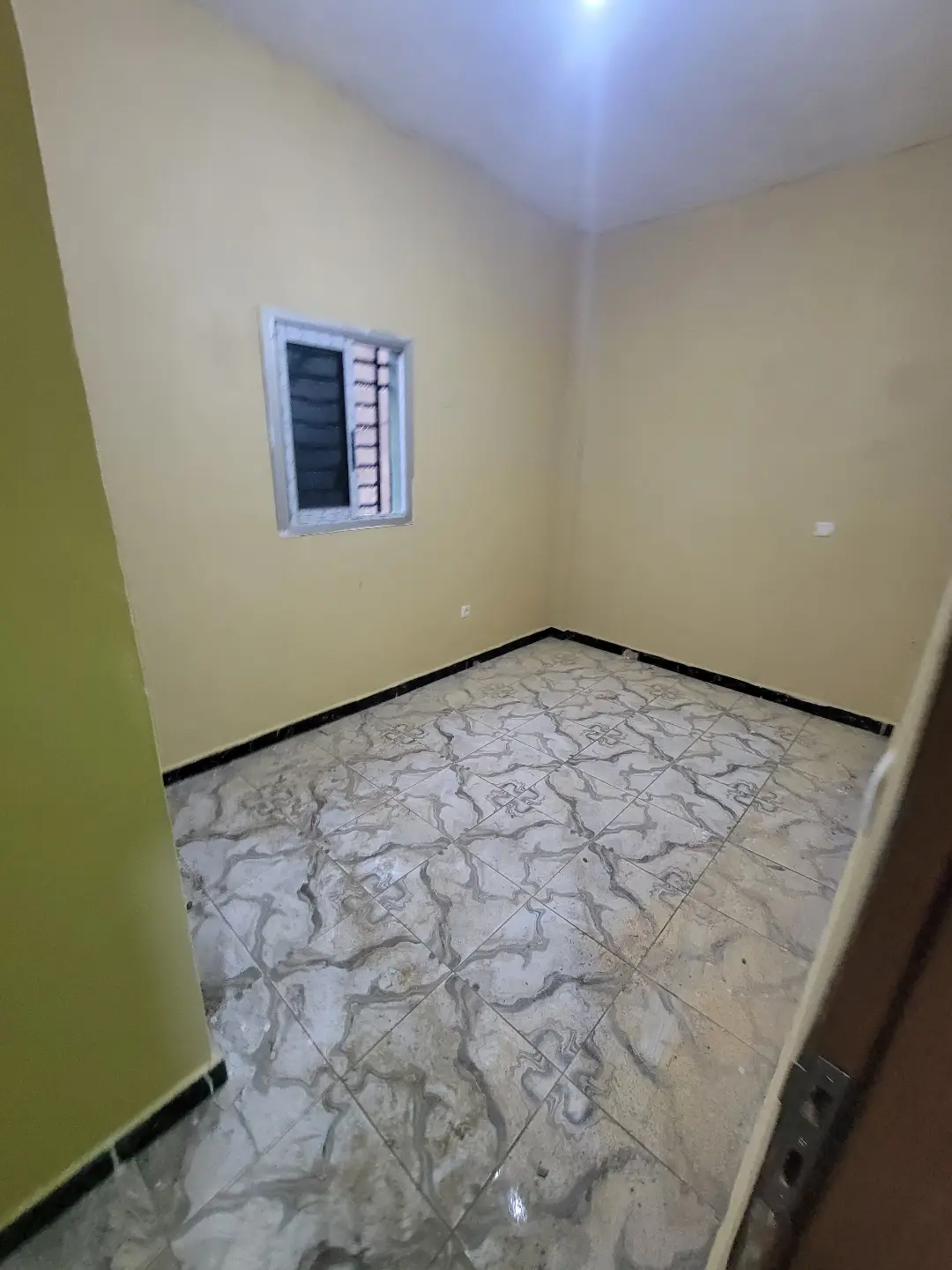 Studio moderne à louer à Bafoussam Ndze - Image 10