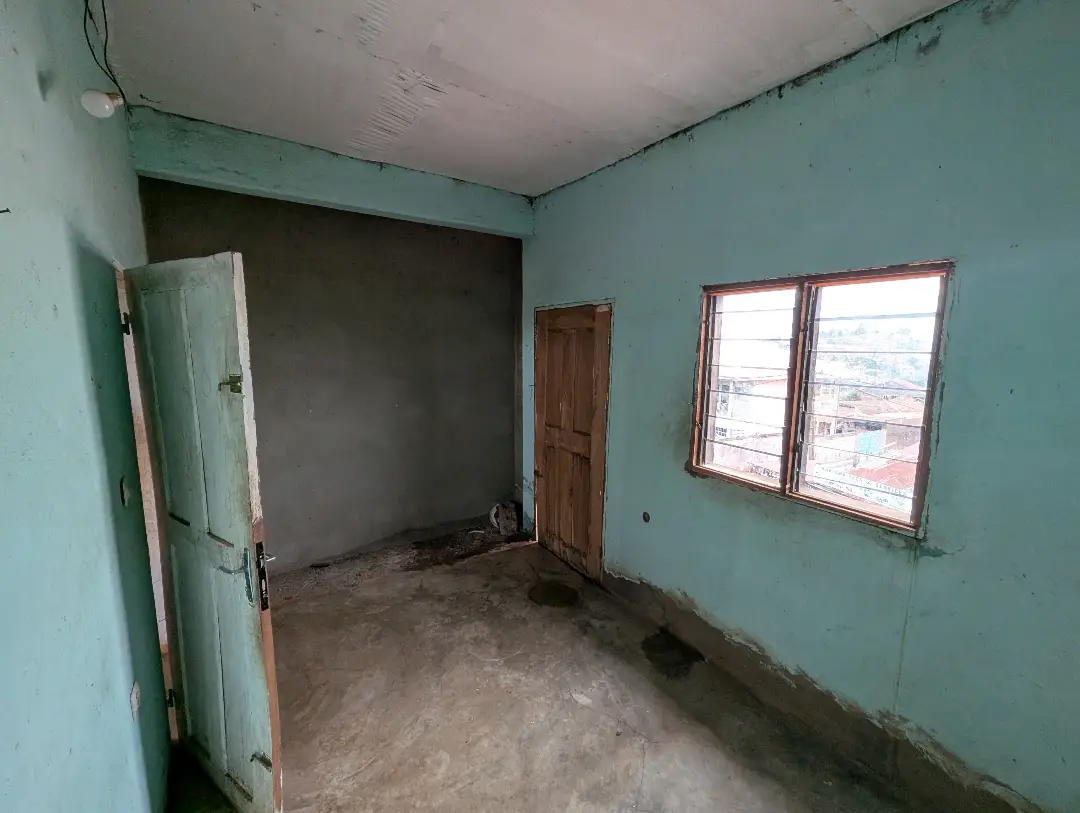 Studio moderne à louer à Bafoussam 1ere Carrefour Eveche - Image 10