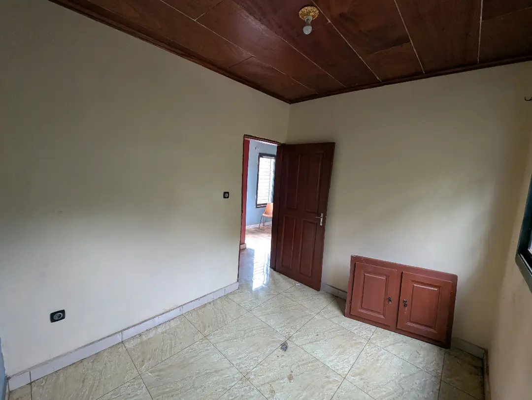 Studio moderne à louer à Bafoussam Explosif - Image 10