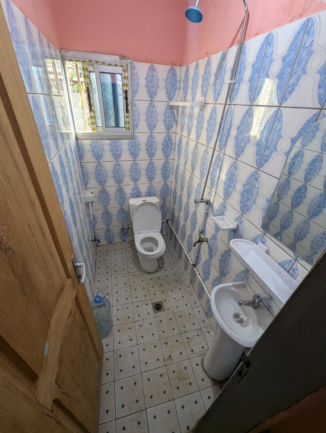 Studio moderne à louer à Bafoussam Ta'a Mbah - Image 10