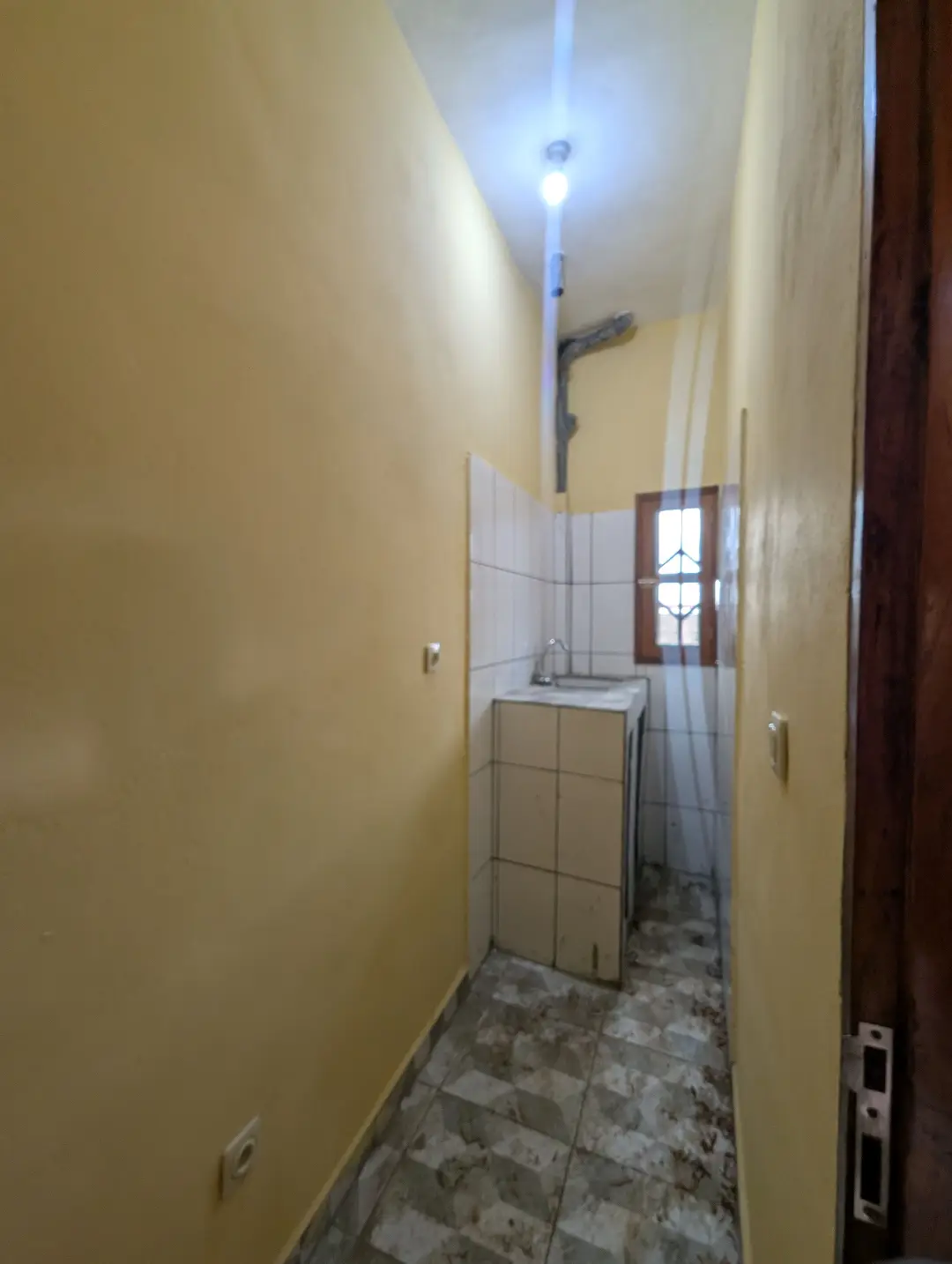 Studio moderne à louer à Bafoussam 2eme Carrefour Eveche - Image 10