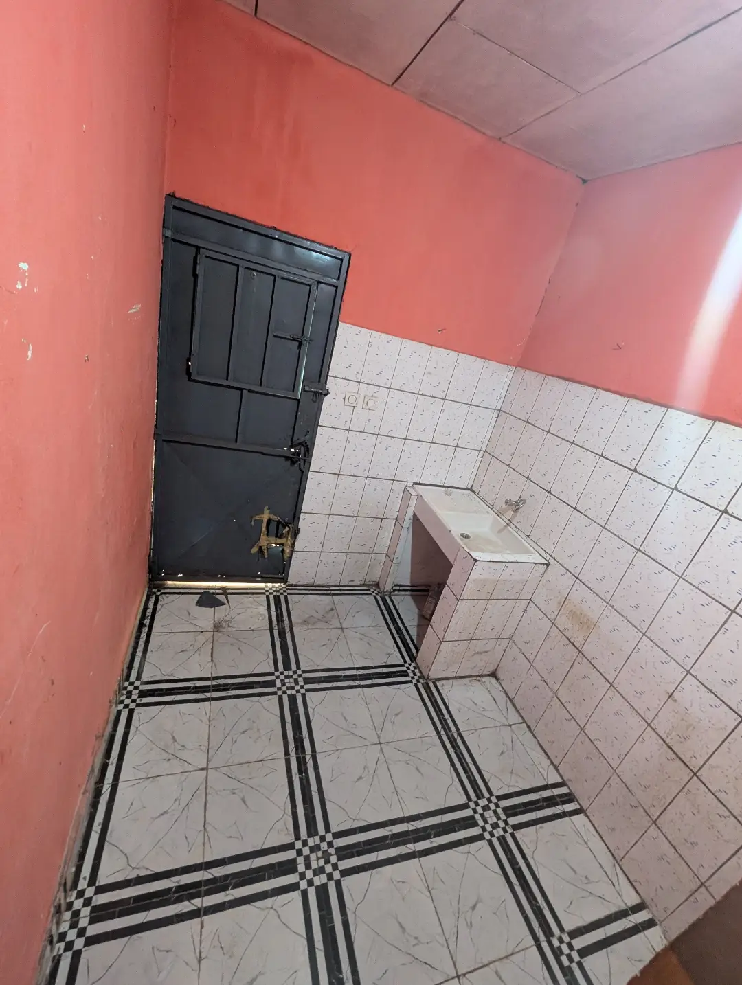 Appartement moderne à louer à Bafoussam Gabon Bar - Image 10