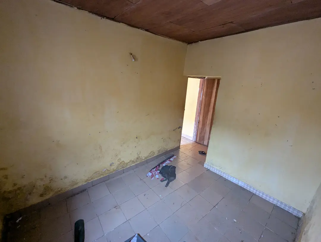 Studio moderne à louer à Bafoussam Camp Militaire - Image 10