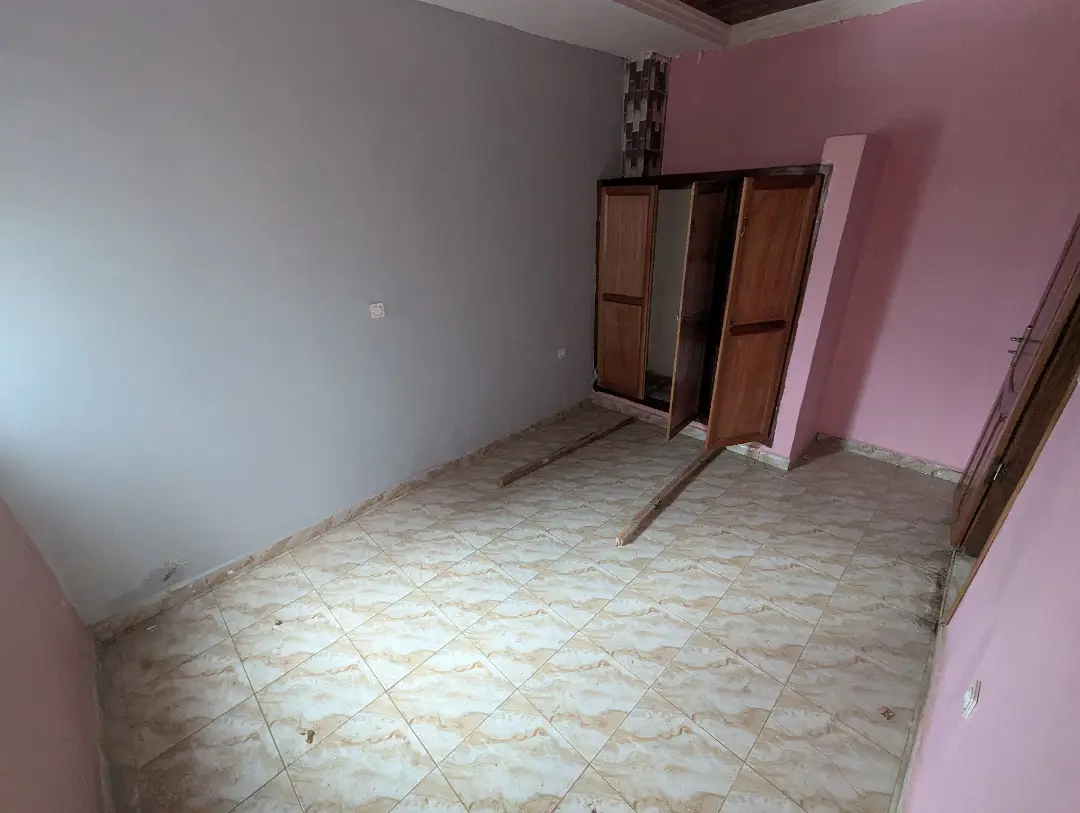 Studio moderne à louer à Bafoussam Camp Militaire - Image 10