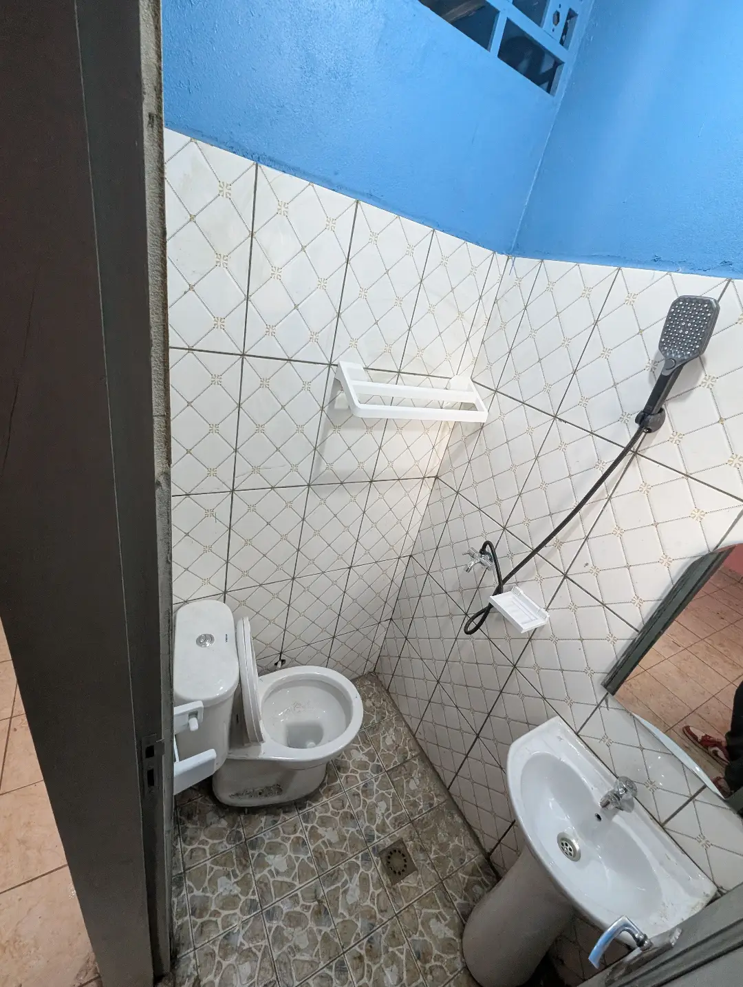 Studio moderne à louer à Bafoussam Touristique - Image 10