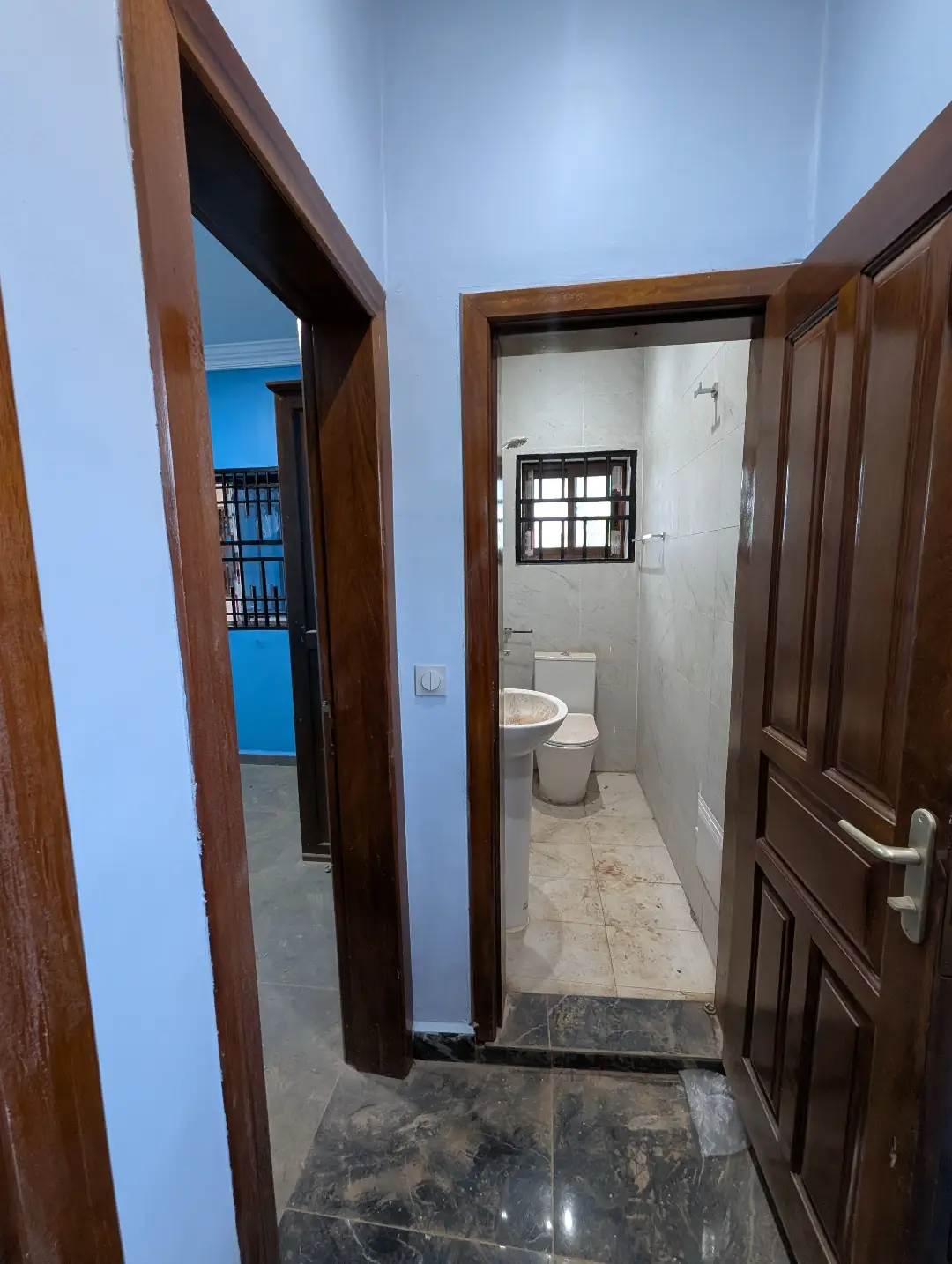 Studio moderne à louer à Bafoussam Maeture - Image 10