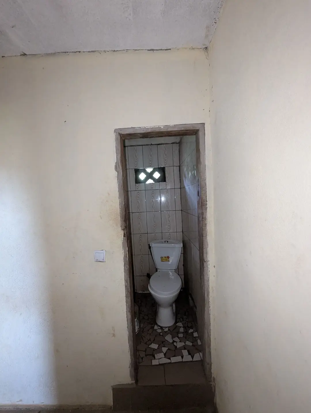 Studio moderne à louer à Bafoussam Petit Paris - Image 10