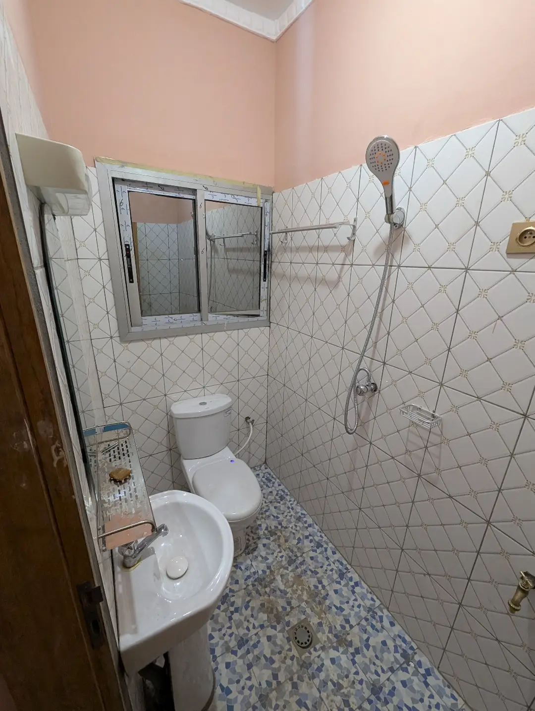 Appartement moderne à louer à Bafoussam Saint Charles - Image 11